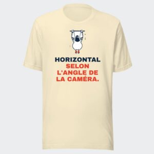 T-shirt écru « Horizontal selon l'angle de la caméra. »